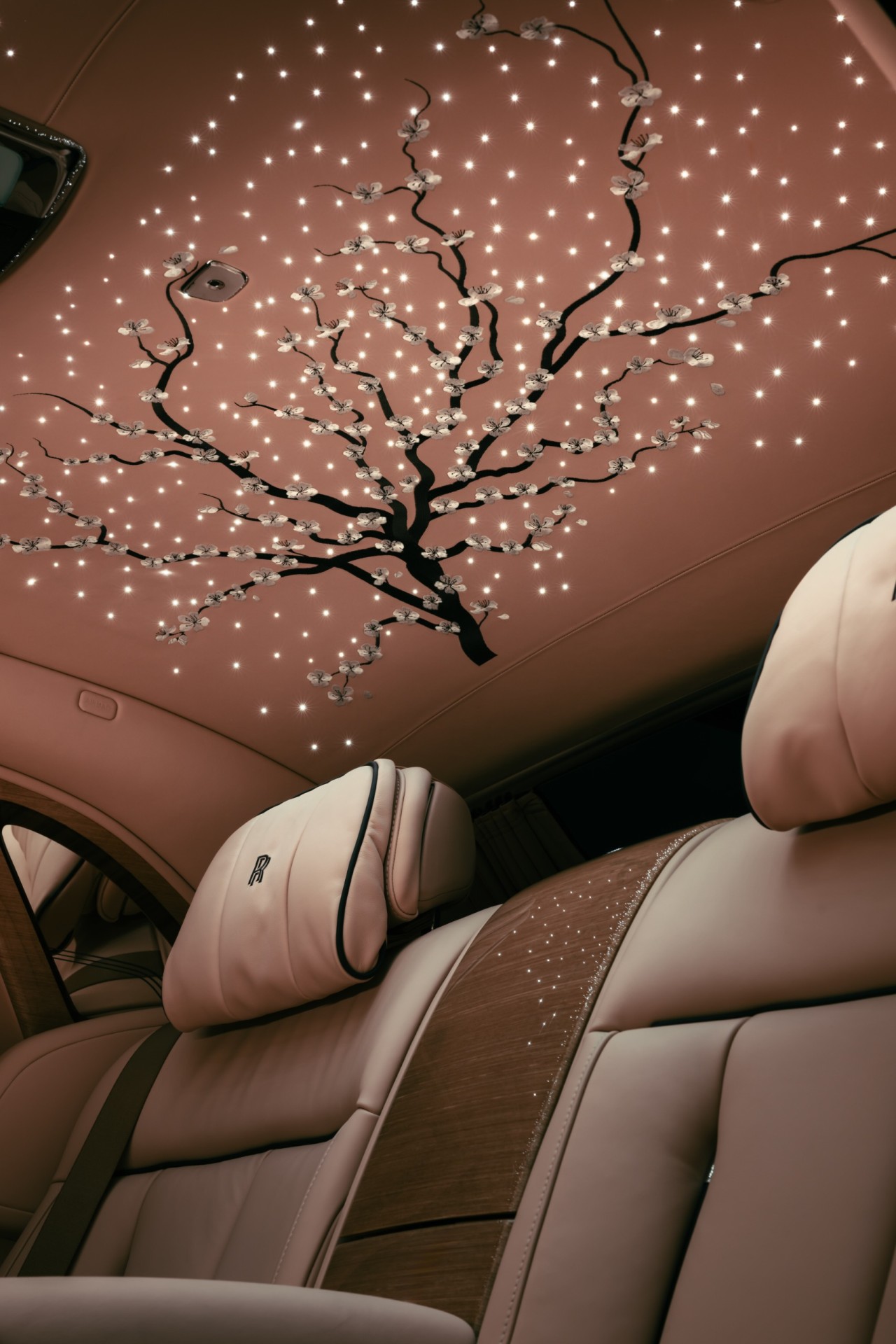 Rolls-Royce Motor Cars yeni Phantom Cherry Blossom modelini təqdim edir - FOTOLAR